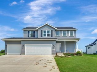 2811 Arbor Ridge Rd, Cedar Falls, IA 50613