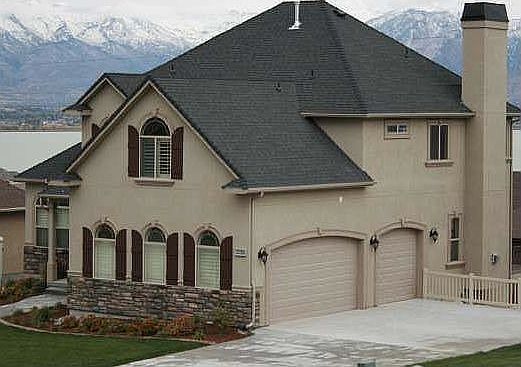 Beautiful Custom home with lake and mountain views!
