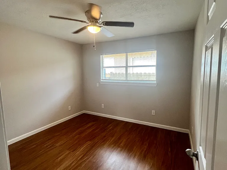 1412 Avenue C — Photo 19