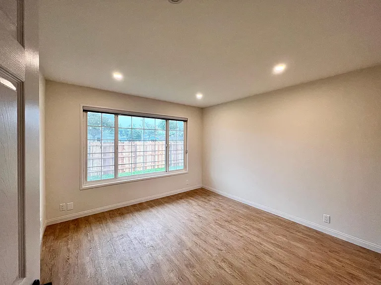 3673 Woodruff Ave — Photo 9