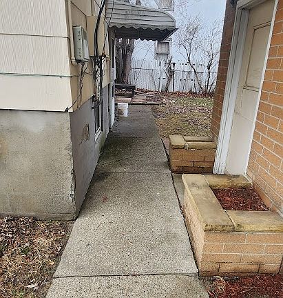 2nd image of 514 N Harris Rd #3