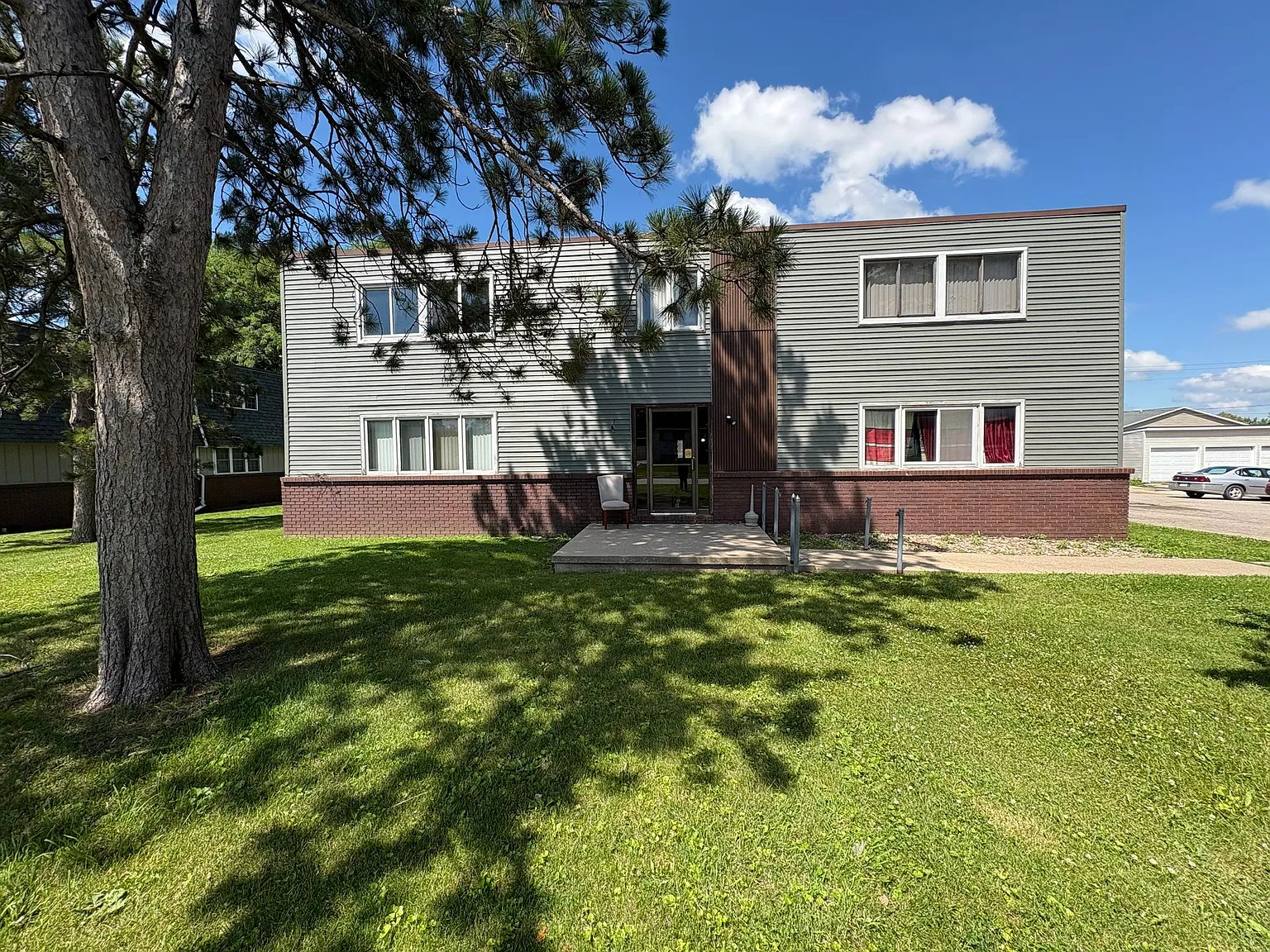 746 Russell Rd — Photo 1