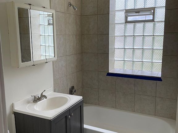 3rd image of 631 N Spaulding Ave Unit 1