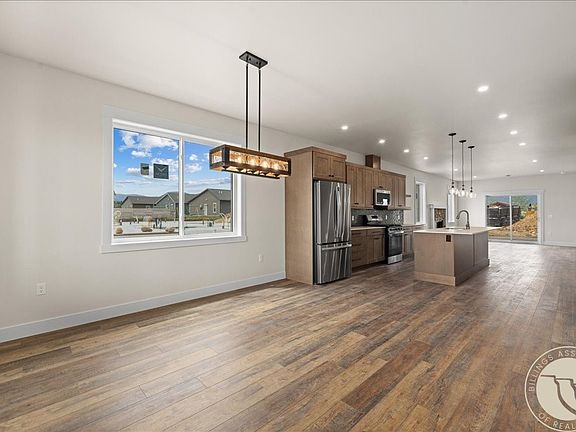 3rd image of 2909 Bluebell Dr #5
