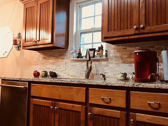 3rd image of 278 Fernbank Dr