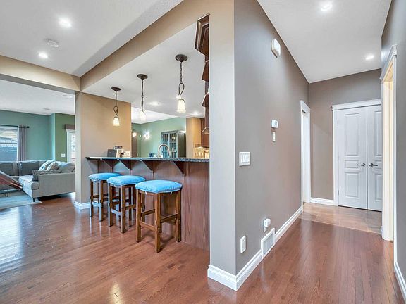 5th image of 331 Mahogany Ct SE