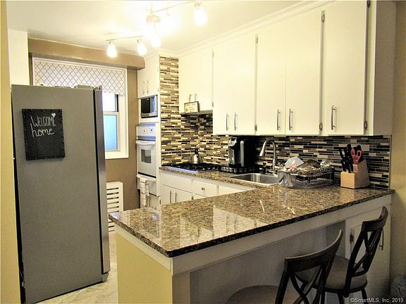 5th image of 71 Strawberry Hill Ave #720