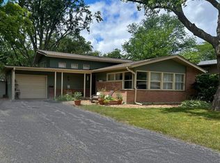 686 Timber Hill Rd, Deerfield, IL 60015