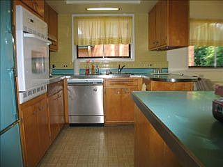 3rd image of 189 S Linden Ave
