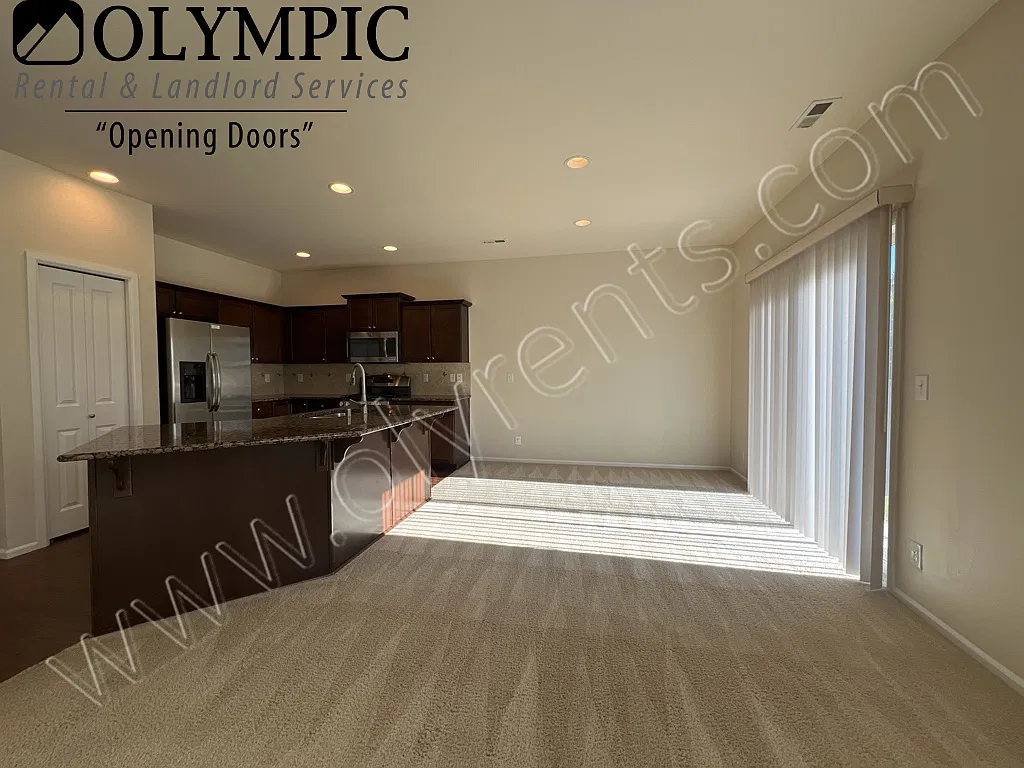 A/C!! 3 Bdrm, 2.5 Bath Home in NE Lacey! Close to JBLM — Photo 3