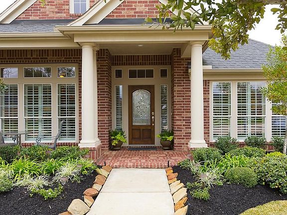 2nd image of 2206 Castell Manor Dr