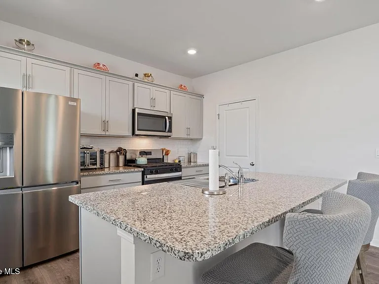 2406 Westwood Ave W — Photo 6