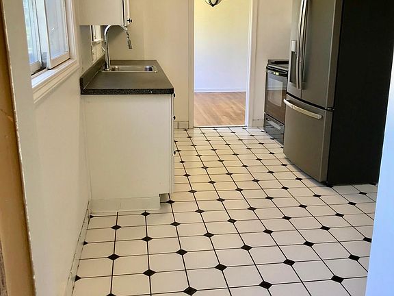 Kitchen with eating area