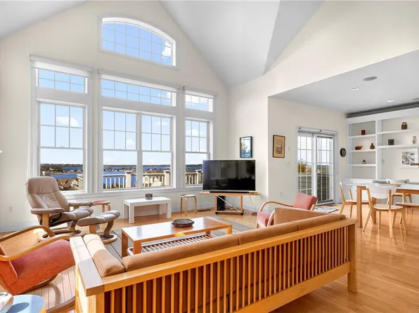 37 Cutter Ln, Tiverton, RI 02878