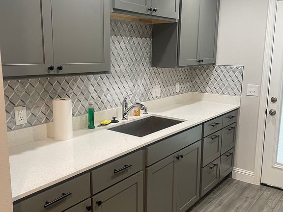 4th image of 17 E Creek Dr #85