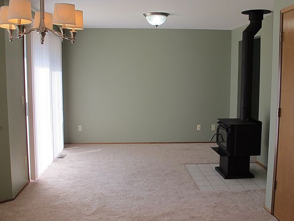 4th image of 1214 Dewey Dr
