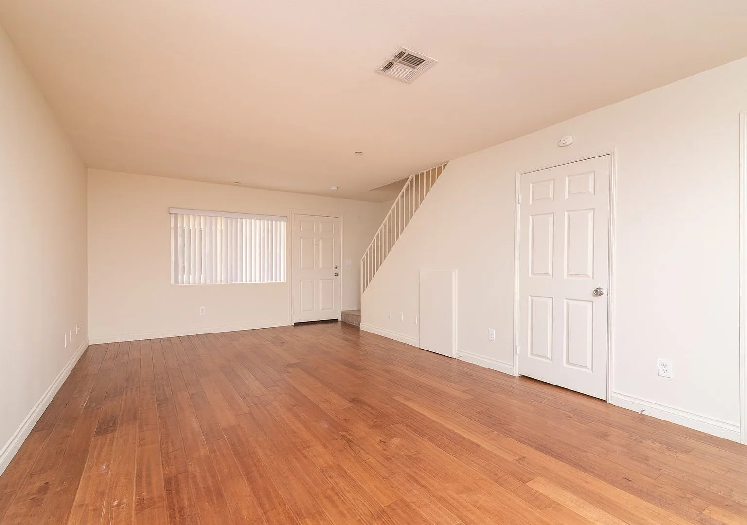 Motor Apartments — Photo 3