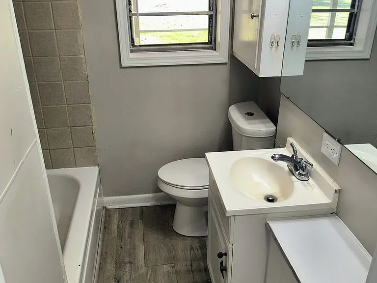 204 Allen St — Photo 8