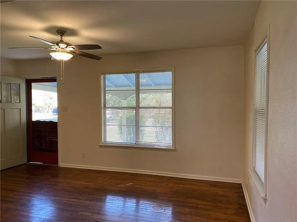 3 bed, 2.0 bath, 1562 sqft, $1,500 — Photo 3