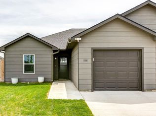 1118 Harbor Dr, Salina, KS 67401