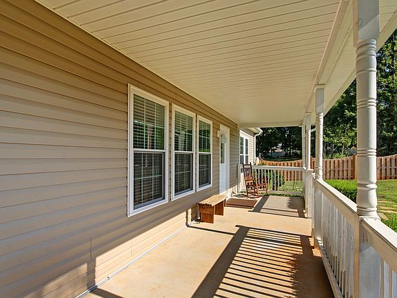 2nd image of 105 Purple Finch Ln