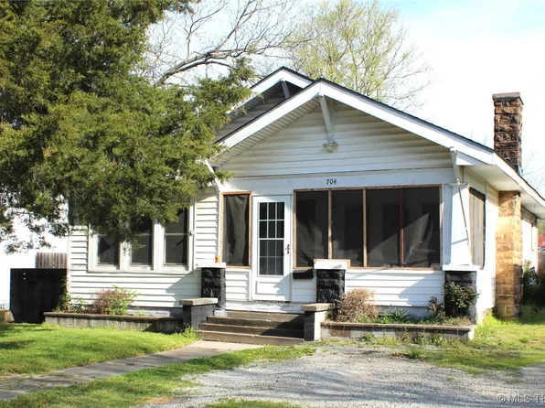 704 W Moore St, Henryetta, OK 74437