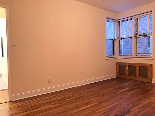 Rented by Kew Forest Realty Inc | media 20