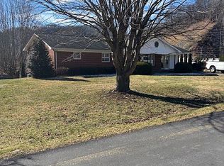 116 River Dr, Warrensville, NC 28693