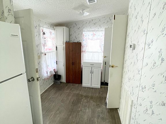 4th image of 3924 Willaford Dr