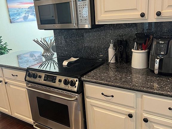 4th image of 1747 E Northern Ave Unit 256
