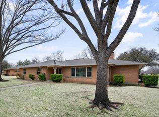 300 SW Dian St, Burleson, TX 76028