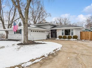 5S715 Park Meadow Dr, Naperville, IL 60540
