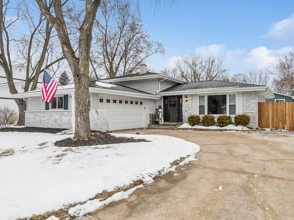 5S715 Park Meadow Dr, Naperville, IL 60540