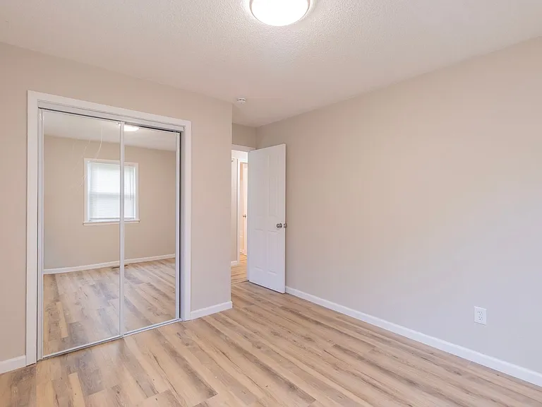 3711 Weymeyer Dr — Photo 14
