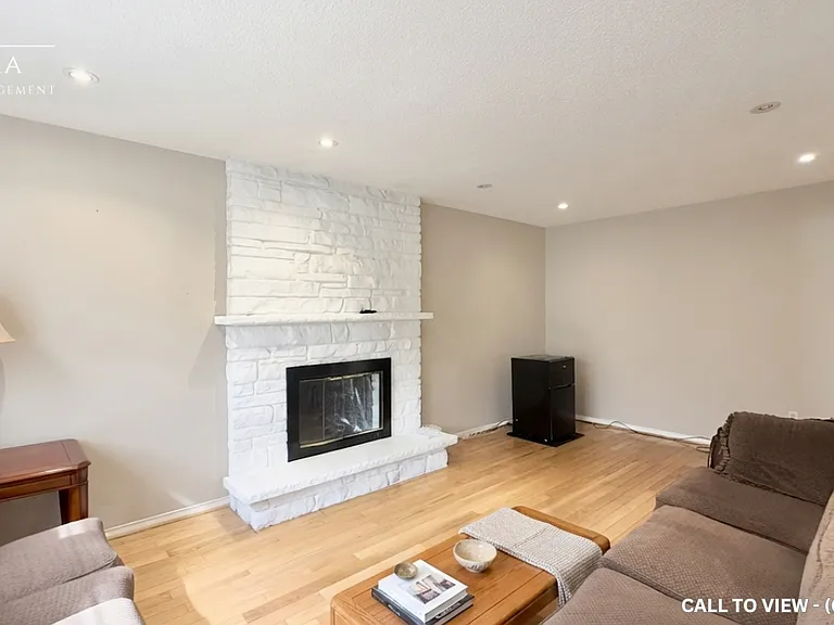 18 Gaslight Cres #1 — Photo 3