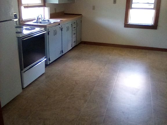 5th image of 844 S Walnut Ave #B