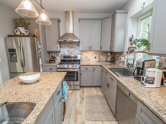 5th image of 208 Seiberling Dr
