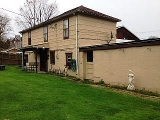 4th image of 732 Adams St