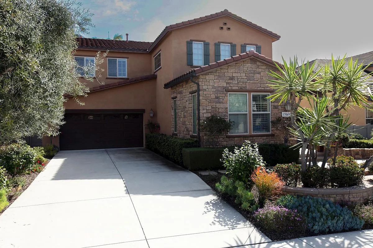 4 bed, 2828 sqft, $5,895 — Photo 1