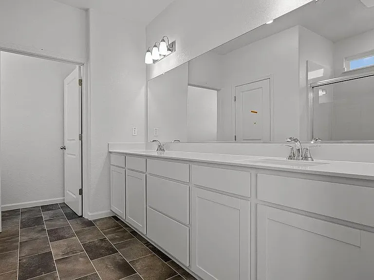 2411 Barolo St — Photo 11