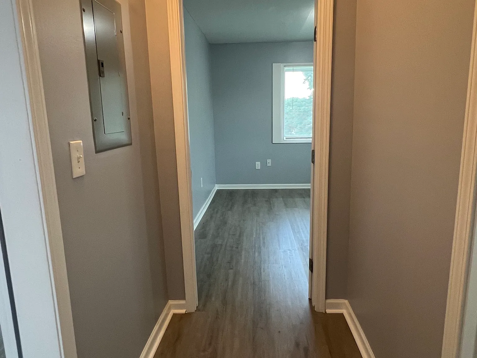 305 W Oak Street — Photo 4