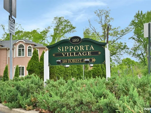 189 Forest Ave APT 112, Paramus, NJ 07652