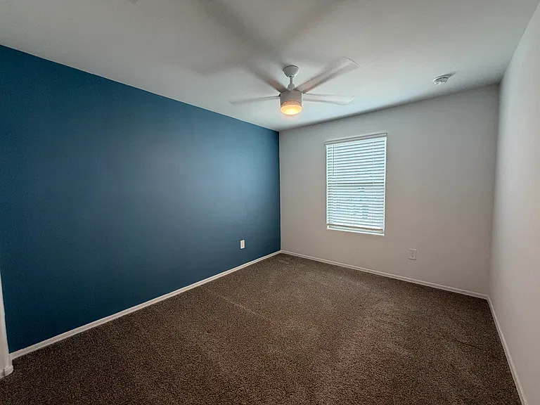 10442 W Guildford Ln — Photo 12