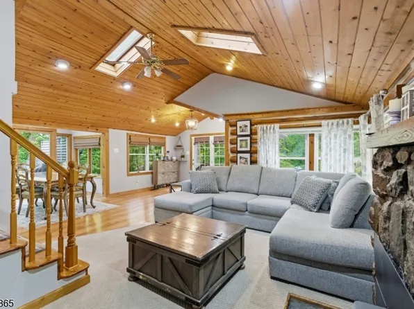 158 Glenside Trl, Byram Twp., NJ 07871