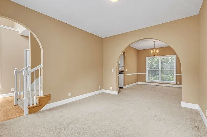 4 bed, 2.5 bath, 2600 sqft, $2,000 — Photo 4