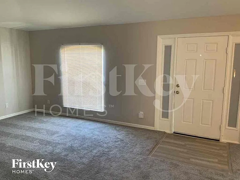 541 Hawthorne Ave S — Photo 4