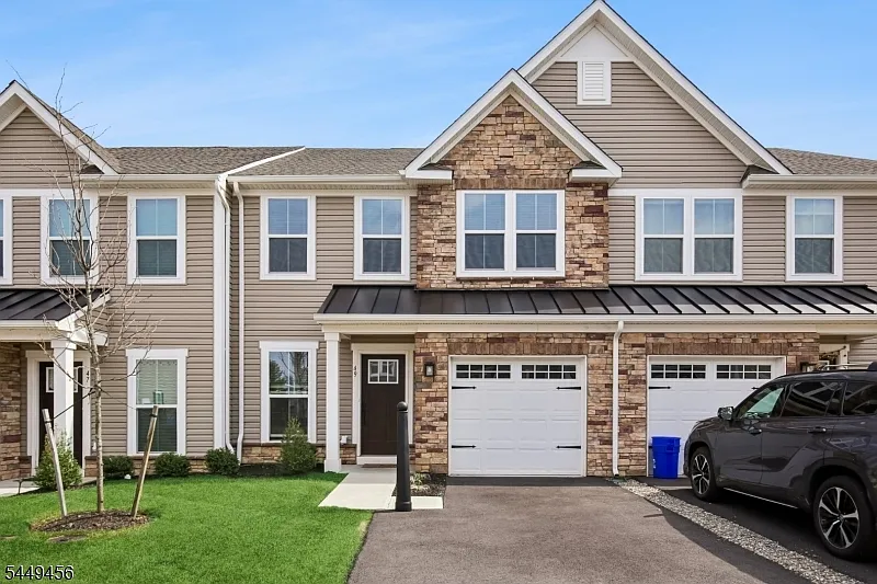 3 bed, 2.5 bath, $3,900 — Photo 1