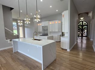 300 Travis Ct, Irving, TX 75038