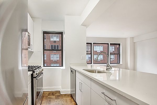 1st image of 20 Beekman Pl APT 8F