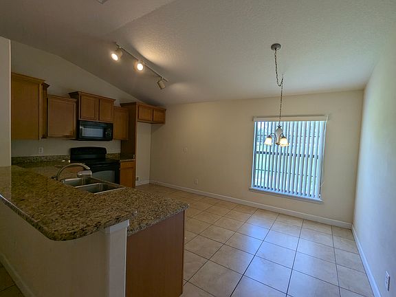 4th image of 27519 Lois Dr